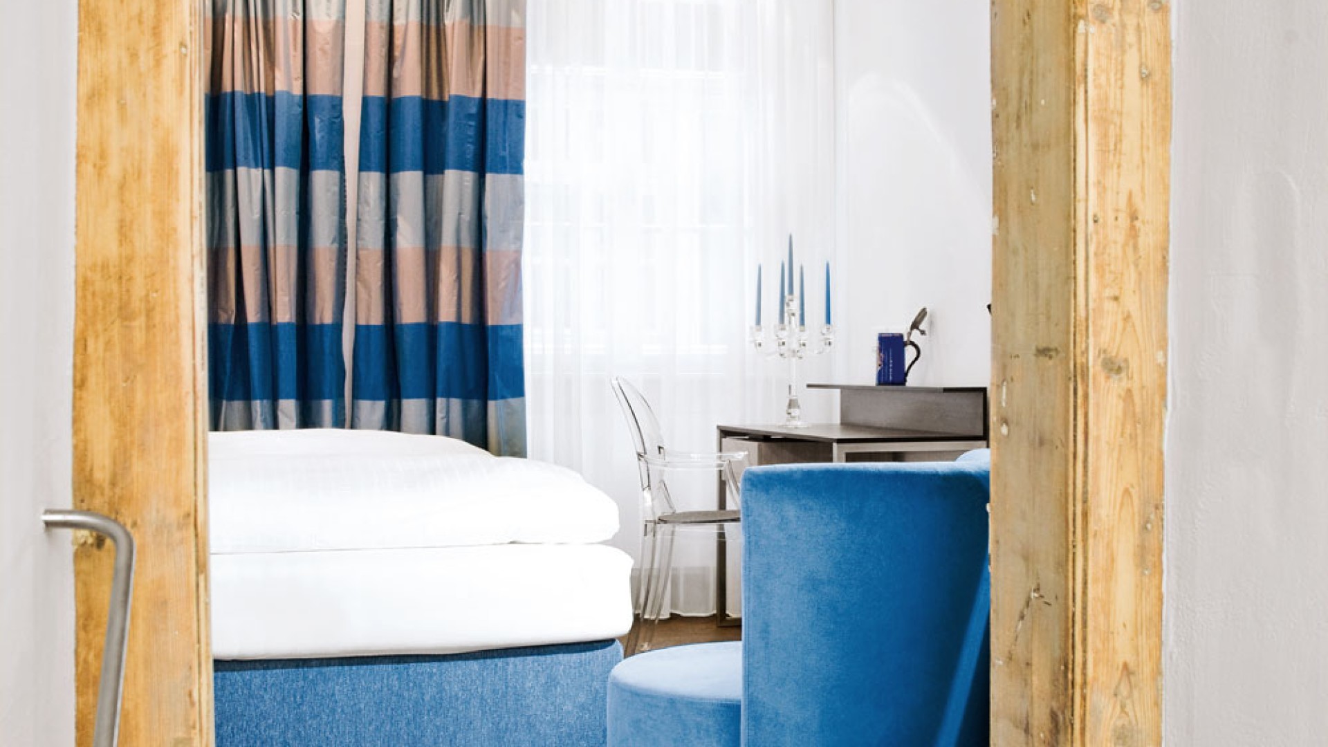 Sapphire Room